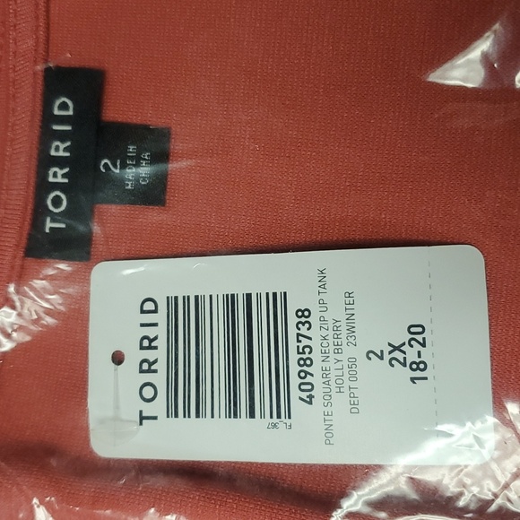 ❤️NWT VINTAGE TORRID TANK - PONTE - SEXY ZIP UP - HOLLY BERRY - PLUS SIZE - Picture 5 of 14